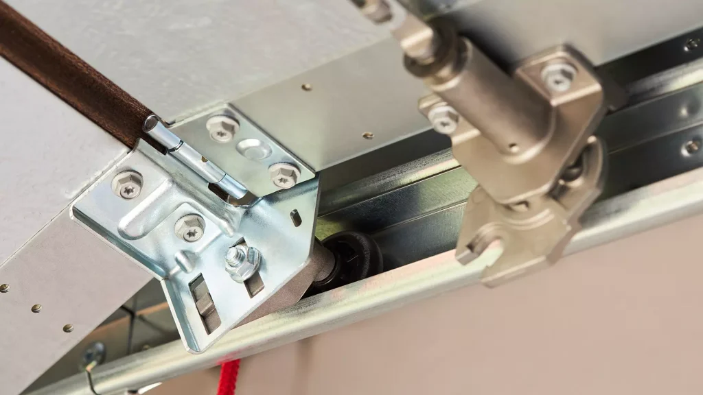Meta hinge on garage door