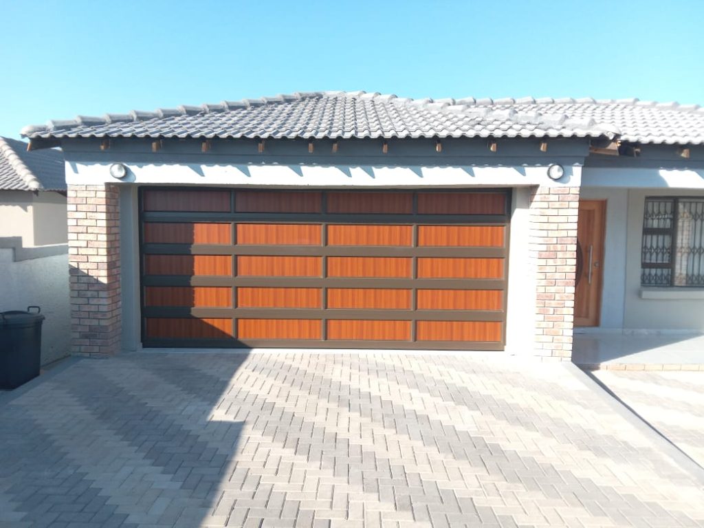 Double Aluminium Framed Bronze with wood look inserts