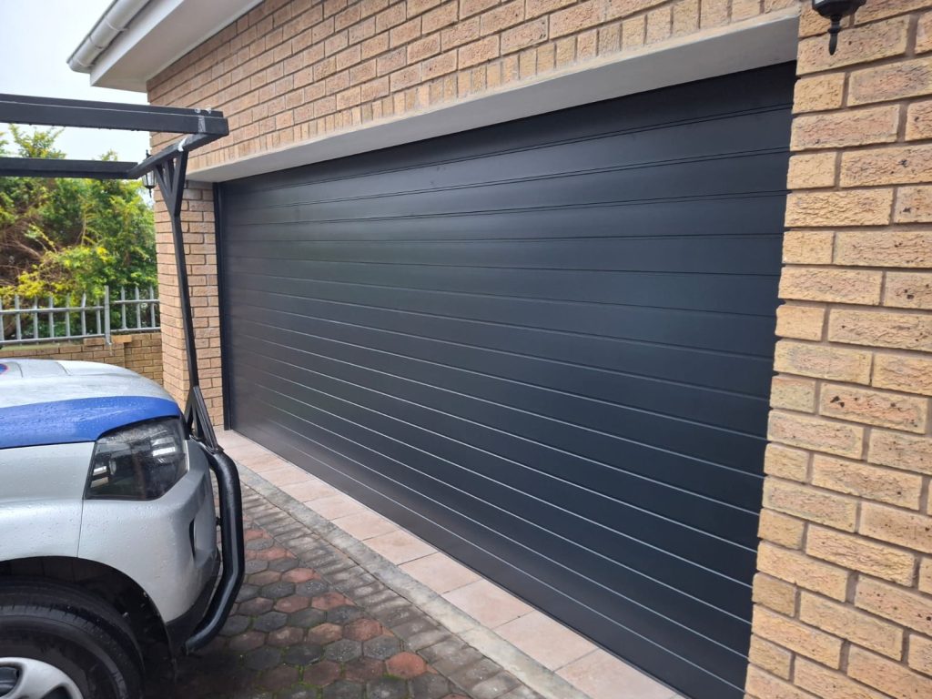 Double Charcoal aluminium horizontal slatted door