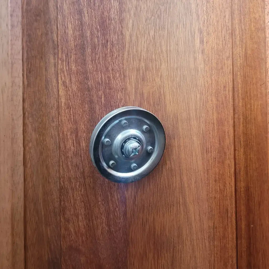 Side Pulleys for garage doors, supplied by Roos Garage Doors
